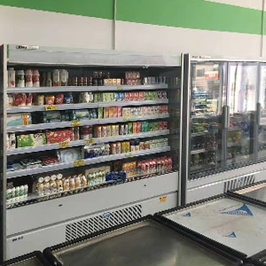 Convenience store air curtain cabinet for effect